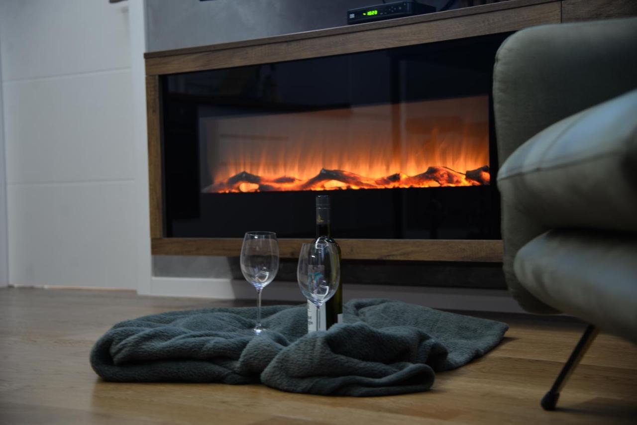 Mirror Apartment With Private Parking Novi Sad Exterior foto